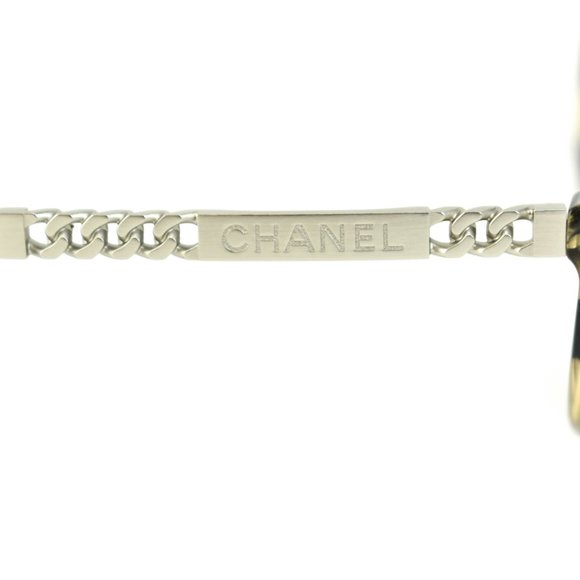 CHANEL: Gray "Horn" & "Chain" Logo Sunglasses (lc) - Picture 4 of 11